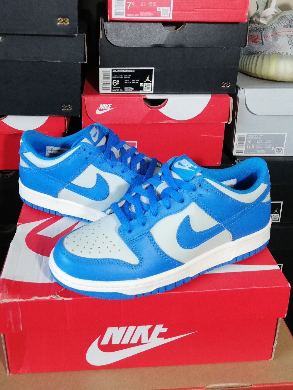 NIKE DUNK RETRO WOMEN US SIZE 7.5 BRAND NEW IN BOX